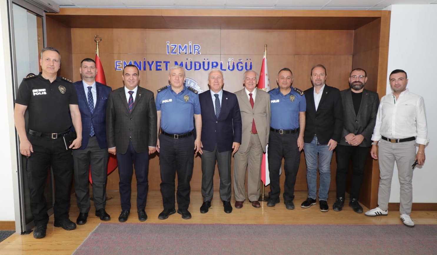 YÖNETİM KURULUMUZ İZMİR EMNİYET MÜDÜRÜMÜZÜ ZİYARET ETTİ…