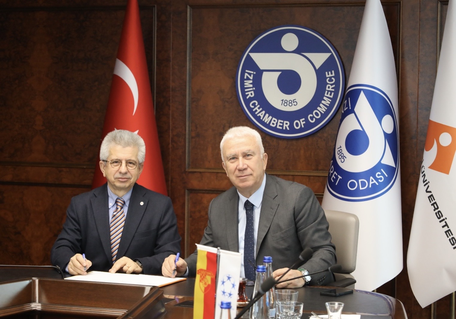 YÖNETİM KURULU’MUZ, İZVAK- İZMİR EKONOMİ ÜNİVERSİTESİ İŞBİRLİĞİ İLE GERÇEKLEŞTİRİLEN,“İZMİR FUTBOL KULÜPLERİNİN KENT EKONOMİSİNE ETKİSİ” KONULUARAŞTIRMA RAPORUNUN TAM METNİNİ YAYINLADI…